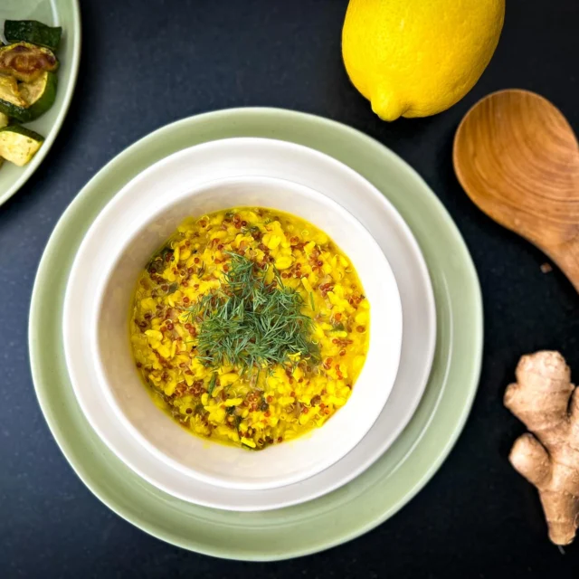 Gestern war der Abschluss unseres 🍋Ayurveda Detox Programms mit Kundalini Yoga – und wir sind einfach nur dankbar! Die Gruppe hat eine tolle Dynamik 🌱 entwickelt, die alle motiviert hat, dranzubleiben. 
Die Umstellung fiel vielen leichter als gedacht und wir durften hautnah erfahren dass bewusster Verzicht auch Stärke geben kann. Und Kitchari? Wurde zum absoluten Lieblingsgericht und hat sich sogar einen festen Platz auf dem Speiseplan gesichert! 💫🌿💫 
Kundalini Yoga und die begleitenden Meditationen haben unseren Detox-Prozess so wertvoll unterstützt. Neben den Lektionen im Studio waren natürlich Judiths Videos @jiokundaliniyoga eine wertvolle Begleitung durch die Tage. Der gemeinsame Koch-Workshop 👩🏻‍🍳und die Ayurfood-Rezeptsammlung haben nicht nur inspiriert, sondern richtig Lust auf mehr gemacht. ✨🙏 ✨
Ein riesiges Danke an alle, die Teil dieser besonderen Reise waren! Wir freuen uns jetzt schon – das Programm wird auf jeden Fall wiederkommen! ✨🍋✨

#AyurvedaDetox #KundaliniYoga #Ayurfood #DetoxJourney #KitchariLove #GemeinsamStärker #AyurvedaLifestyle #ayurvedaschweiz #yogazürich #yogazurich #kundaliniyoga #kundalinischweiz